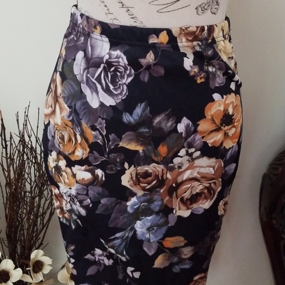 Floral Pencil Skirt - Picture 2 of 2